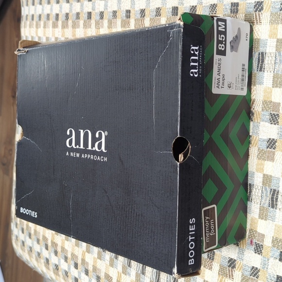 NIB Women's Brown Fur-Lined Ankle Boots - Picture 10 of 11